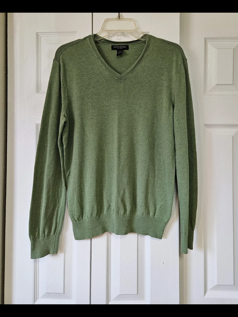 Banana Republic Men's Silk Linen Light Green V-Neck Sweater